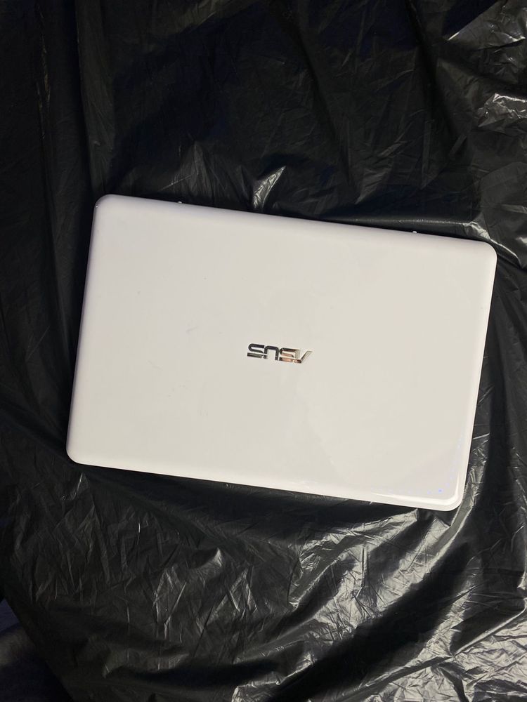 Vand Laptop ASUS ViVoBook X206