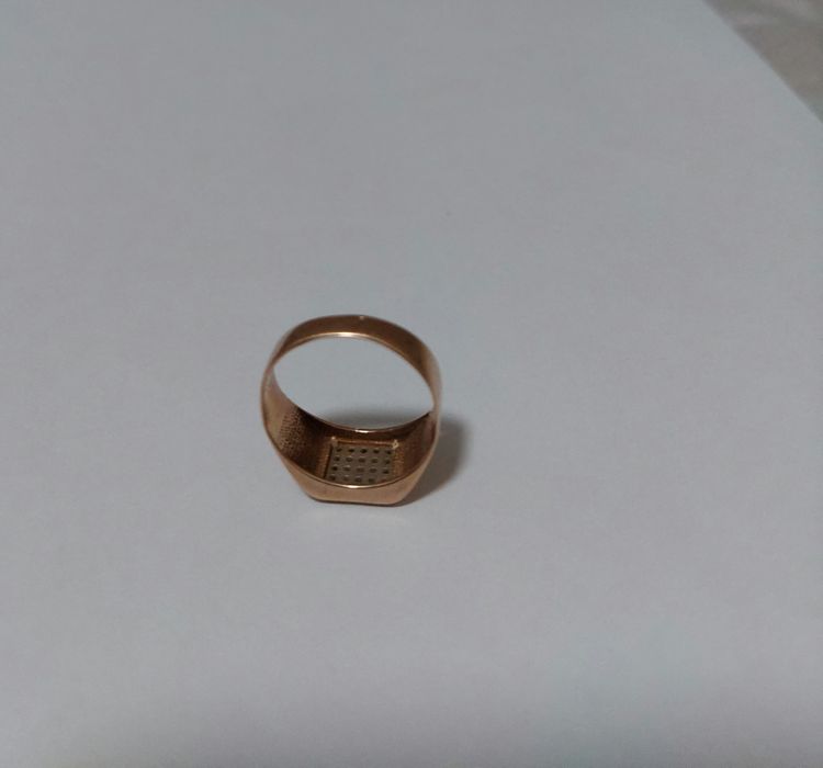 Продам золотой перстень.