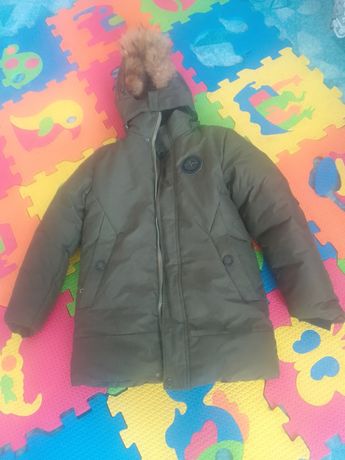 Куртка зимняя детская , возраст 9-11 лет в хорошём состояние . 5000 тг