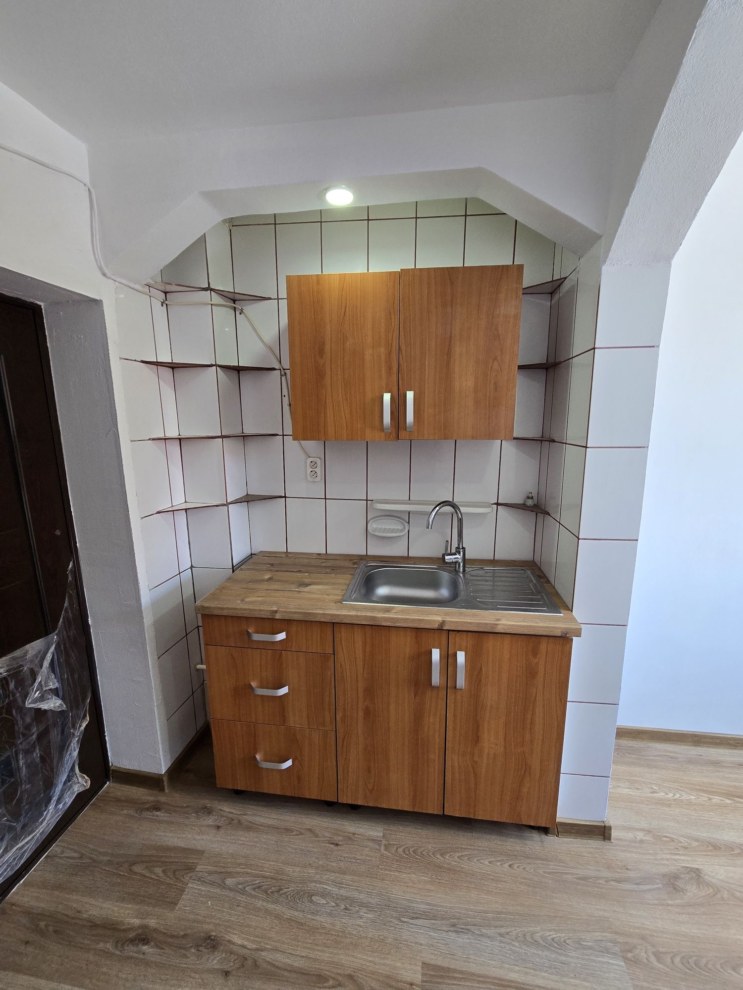 Garsoniera de vânzare