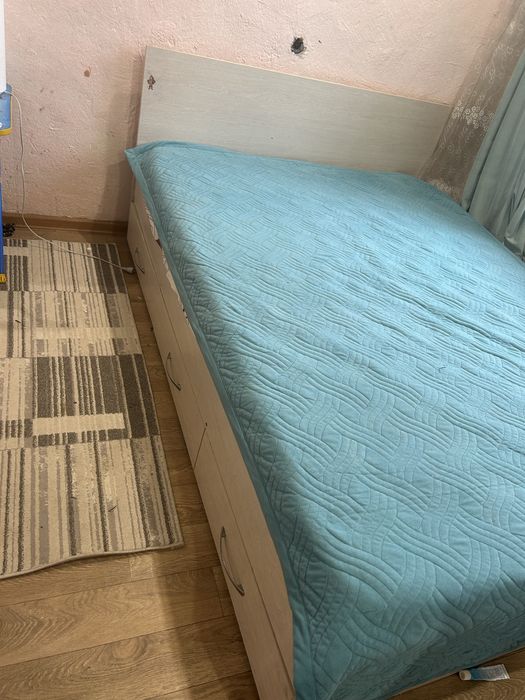 Продам двухспальную кровать, размер 140/190