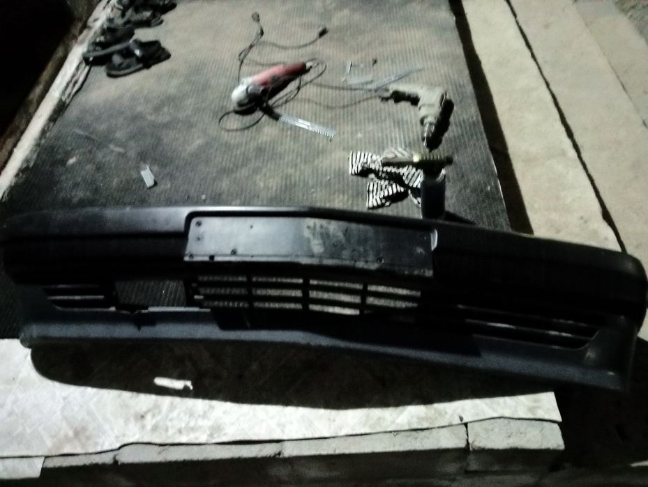 Продам бампер 190 кузов