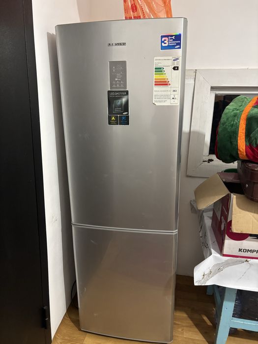 Холодильник Samsung