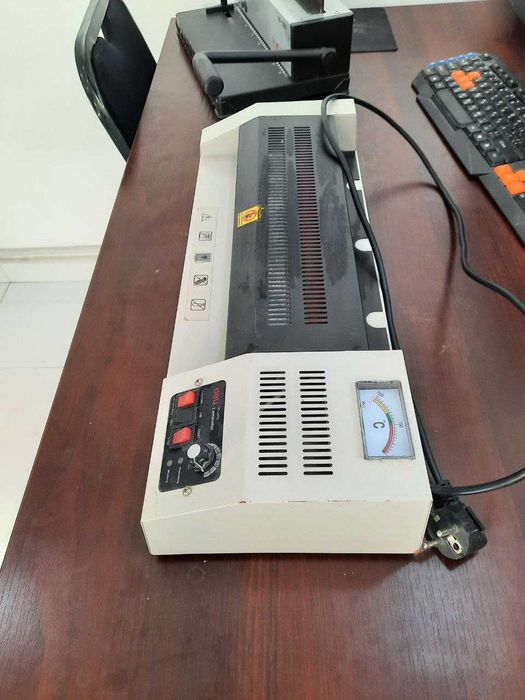 Ламинатор Deli 3895 — формат A3 / A4, отличное состояние