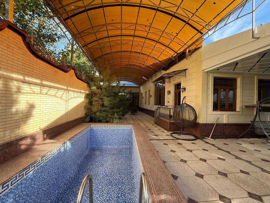 Продаётся дом в центре города 10 соток со всеми удобствами ТОРОПИТЕСЬ