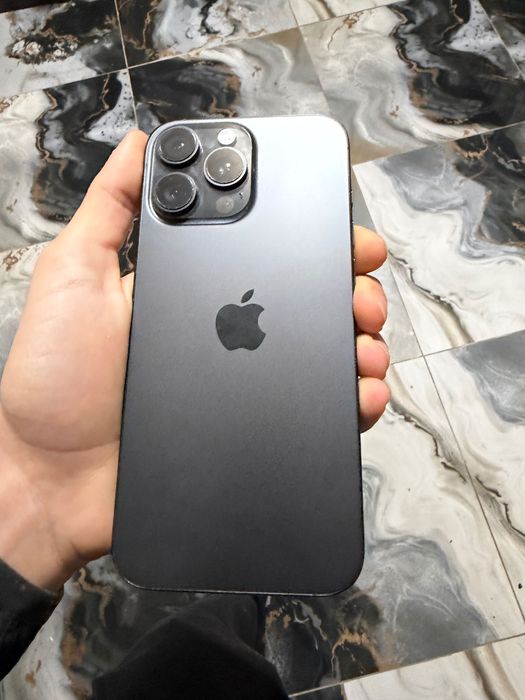 Продавам iphone 16 pro max 256gb