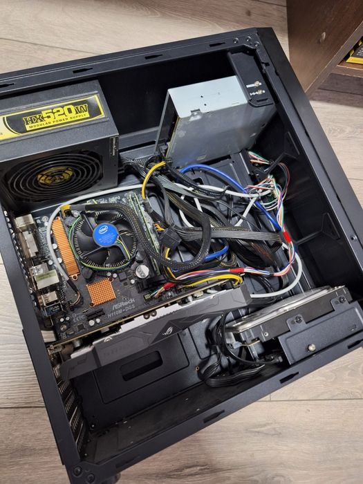Vând unitate gaming  I5