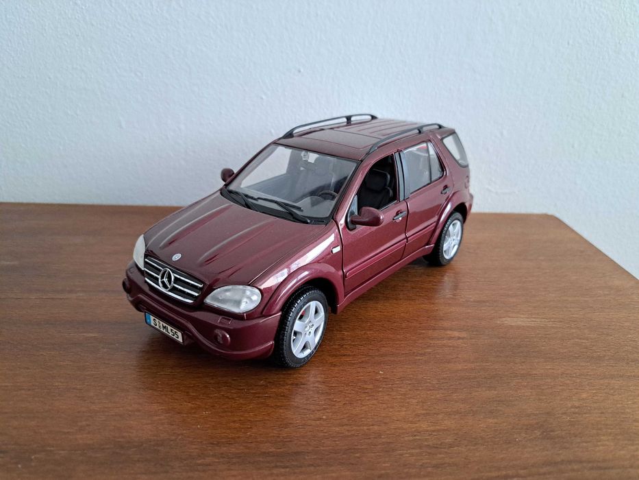 Machete Mercedes la scara 1:18 Anson, Maisto
