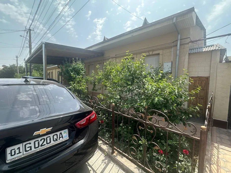 Sotiladi Дом Мирабад махалля Янги Замок 3,7 сотки 2 этажа Фасад 12м