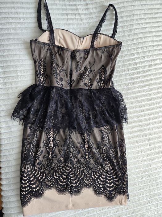 Къса черна дантелена рокля