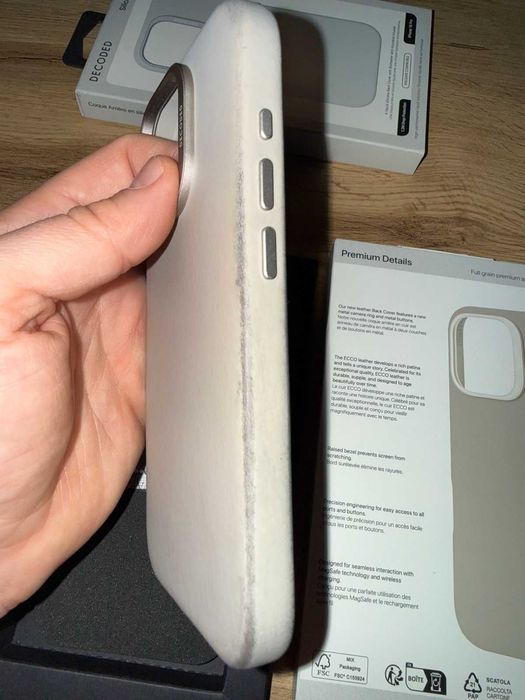 Vand husa piele Decoded iPhone 16 PRO noua
