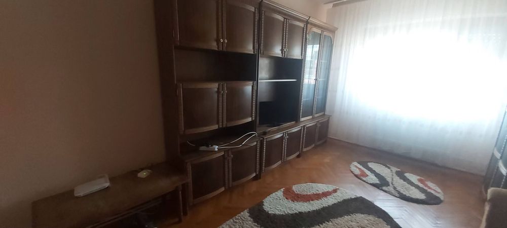 Dau in chirie apartament 3 camere in Rogerius