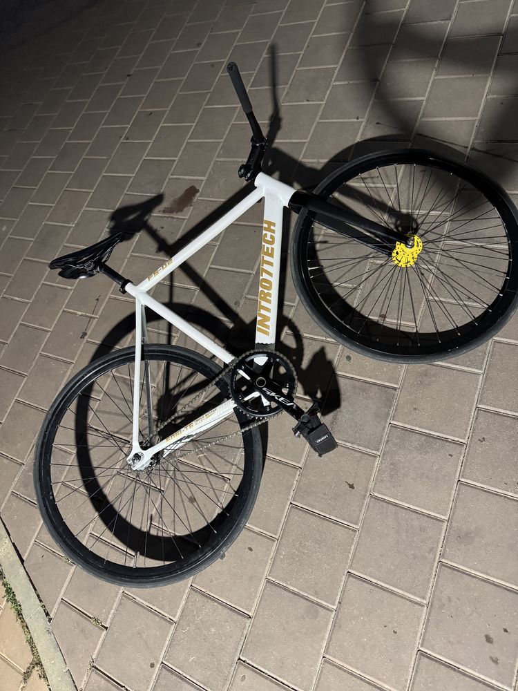 Продаю фикс (fixed gear). intro7tech