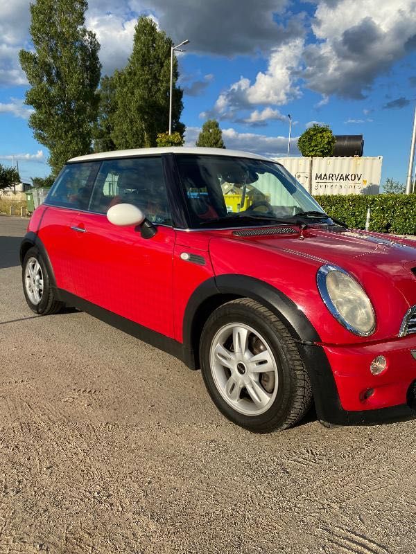 Mini cooper one червен