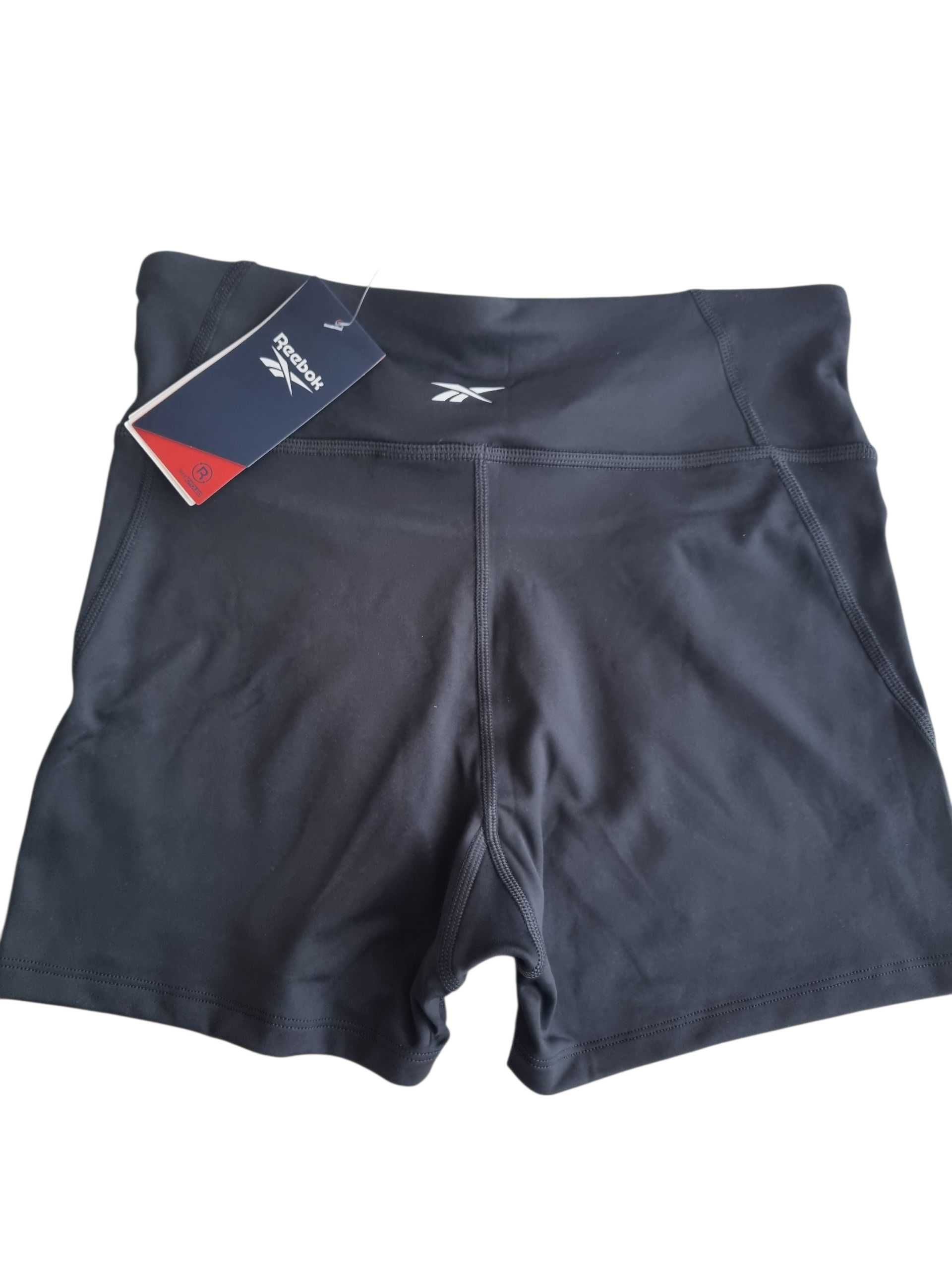 Дамски бюстиета Gymshark, къси клинове и потници