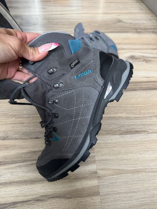 Оригинални кожени високи обувки Lowa Gore -Tex ! 39 н