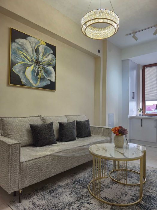 Продается Люкс 2х комн Квартира 40 м2 Алайский Басри Баба (7144)