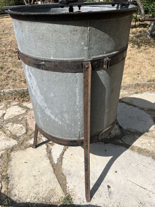 Центрофуга за мед