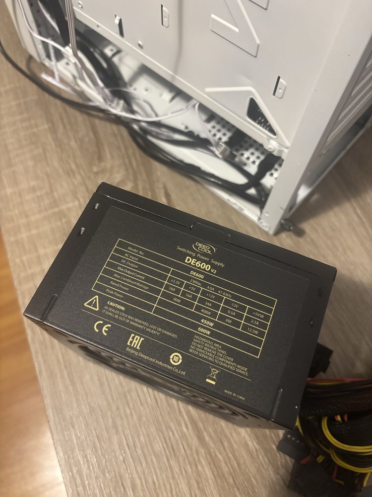 Бял Геймърски компютър i5 6500, Rx580, 12ram, 256 Ssd , 600W