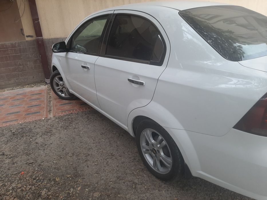 Nexia 3 avtomat sotiladi