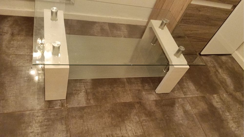 Cand mǎsuțǎ de cafea din sticlǎ