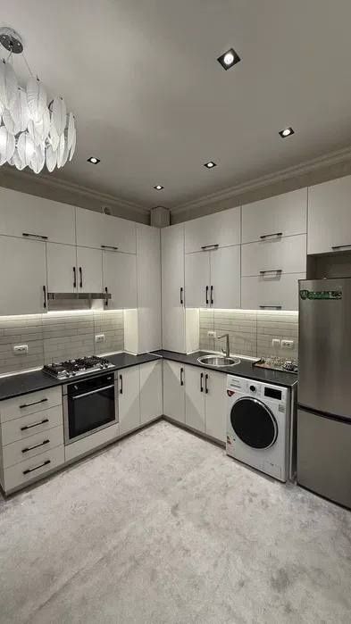 Продается 3/3/4 80м2 в буюк Ипак Йули, ор-р: Чайхана Салом