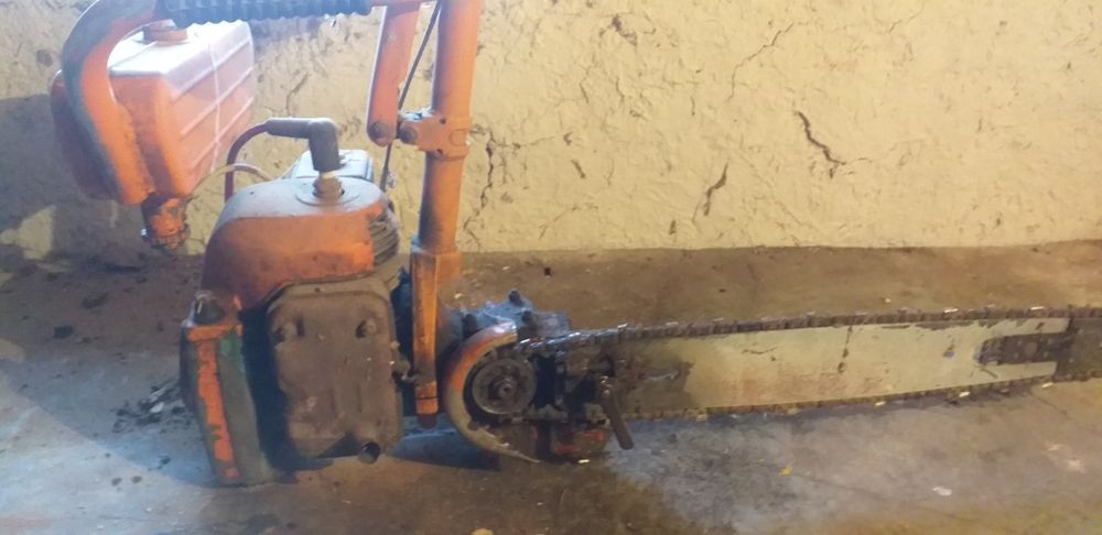 Продам бензопилу урал