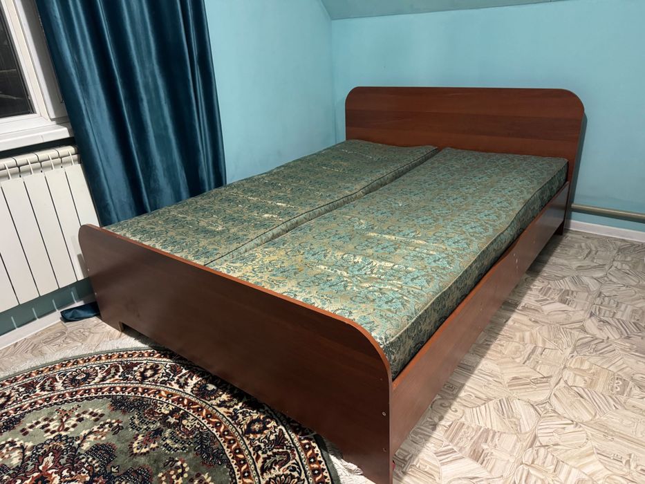 Двуспальная кровать