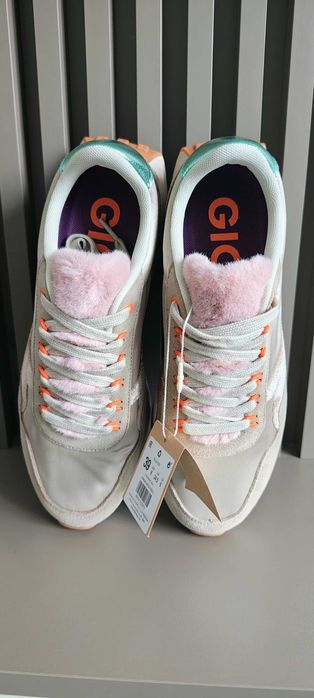 Pantofi sport /  sneakers noi , mărimi 36,37,38,39,40