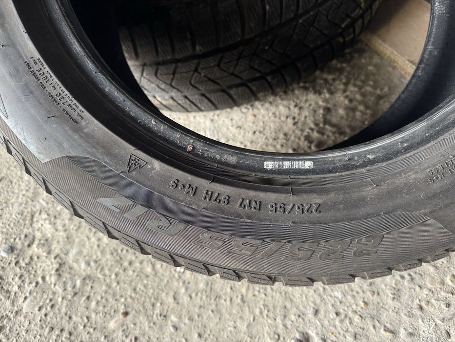 225/55/17 M+S PIRELLI 2022 , stare foarte buna !