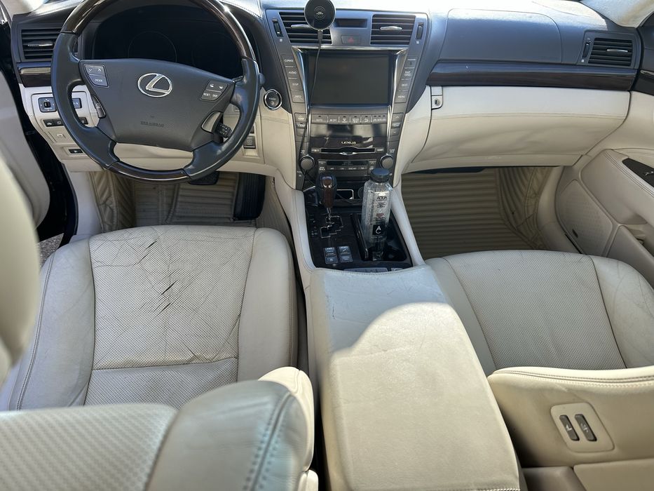 Vand Lexus LS600hL
