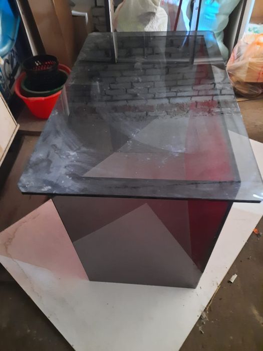 Стол стеклянный прочный