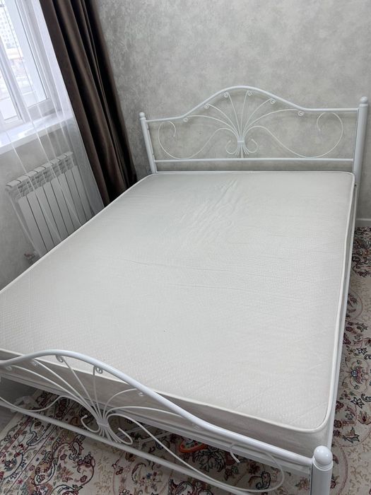 Продаю двухспальную кровать