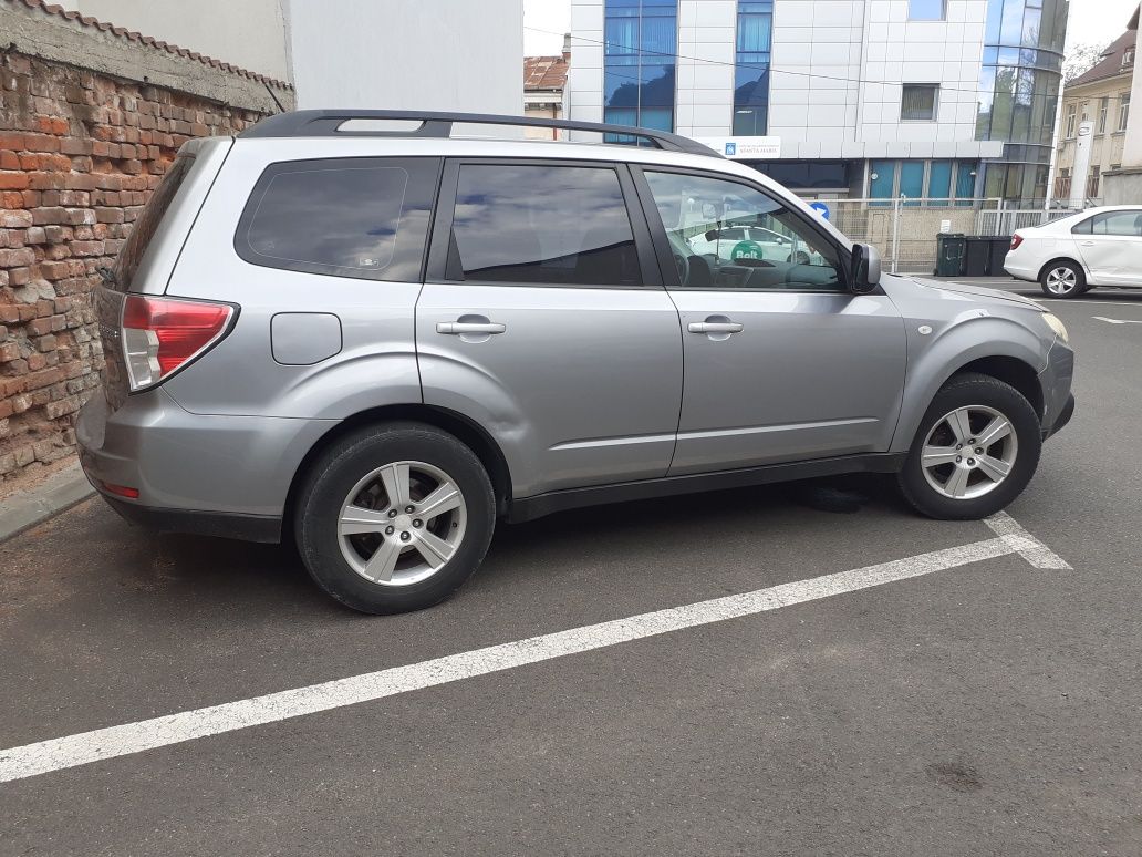 Vând subaru forester 2009