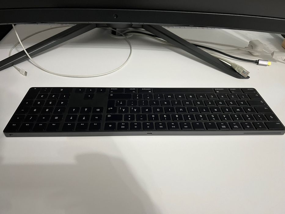 Tastatura Apple, varianta black!