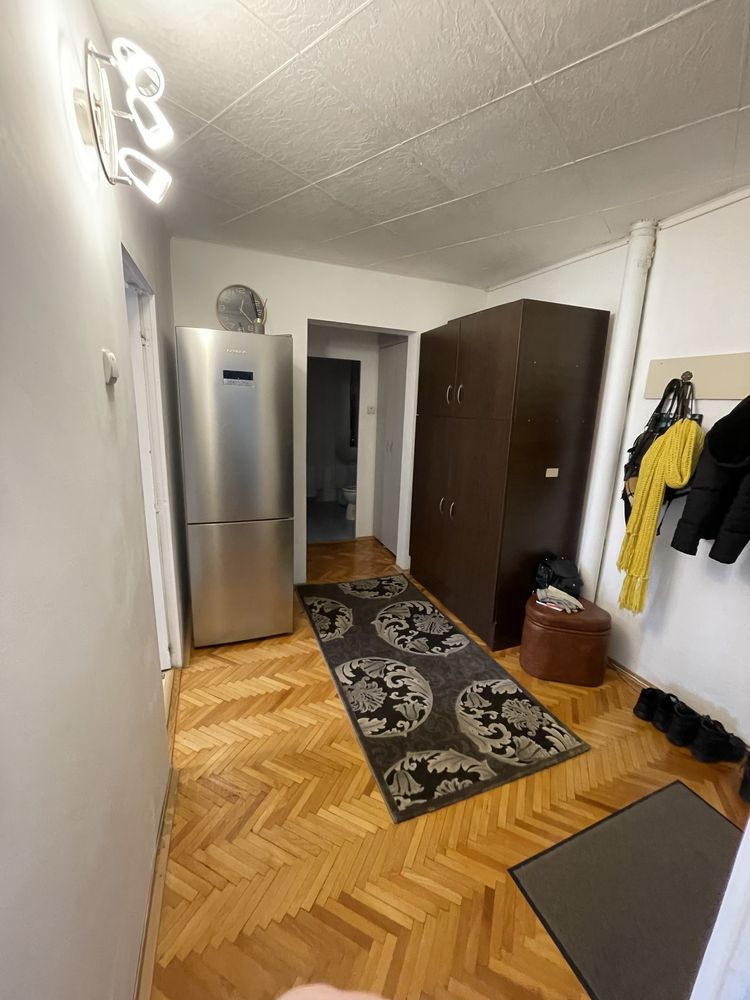 Vand apartament 2 camere zona Girocului, decomandat