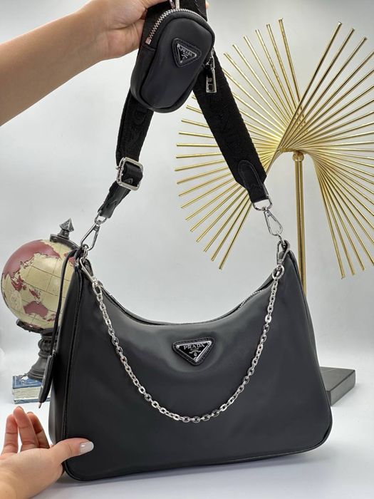 Geanta Prada noua !!! Dimensiuni 27/22 !!!