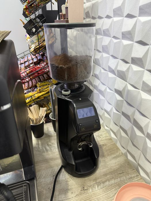 Продам Кофемолку Simonelli