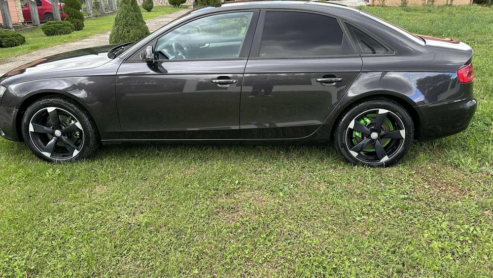 AUDI A4 B8 / 2010/11 / SLINE / Common Rail