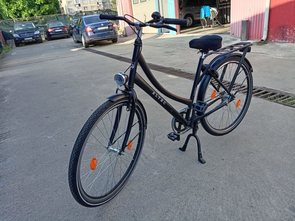 Vând bicicleta pentru damă