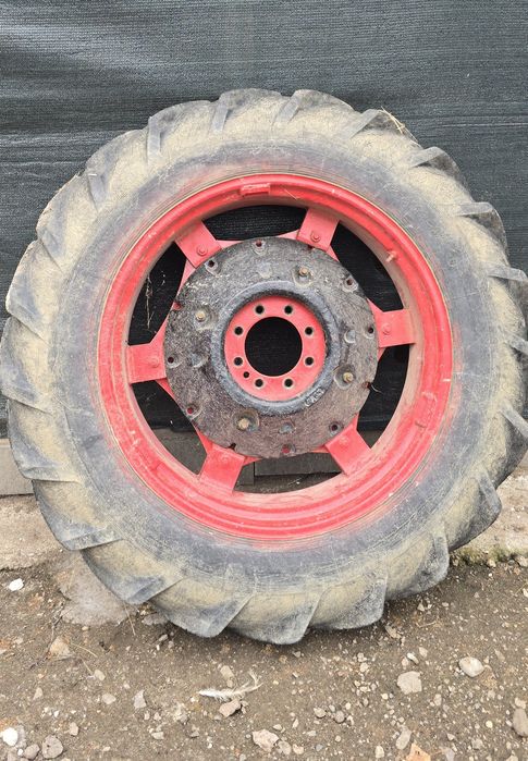 Vând roți tractor Fiat R32