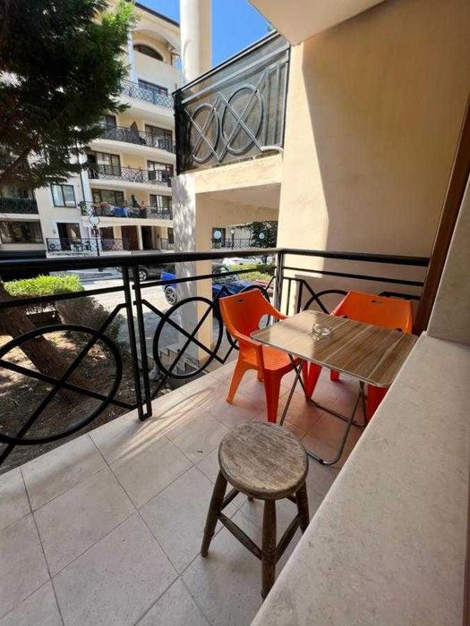 Продава се обзаведен тристаен апартамент/ 121м²/к.кЗлатни пясъци/Варна