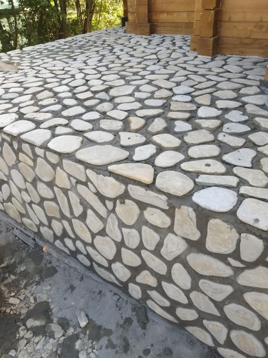 Vând și montez piatra de Rau