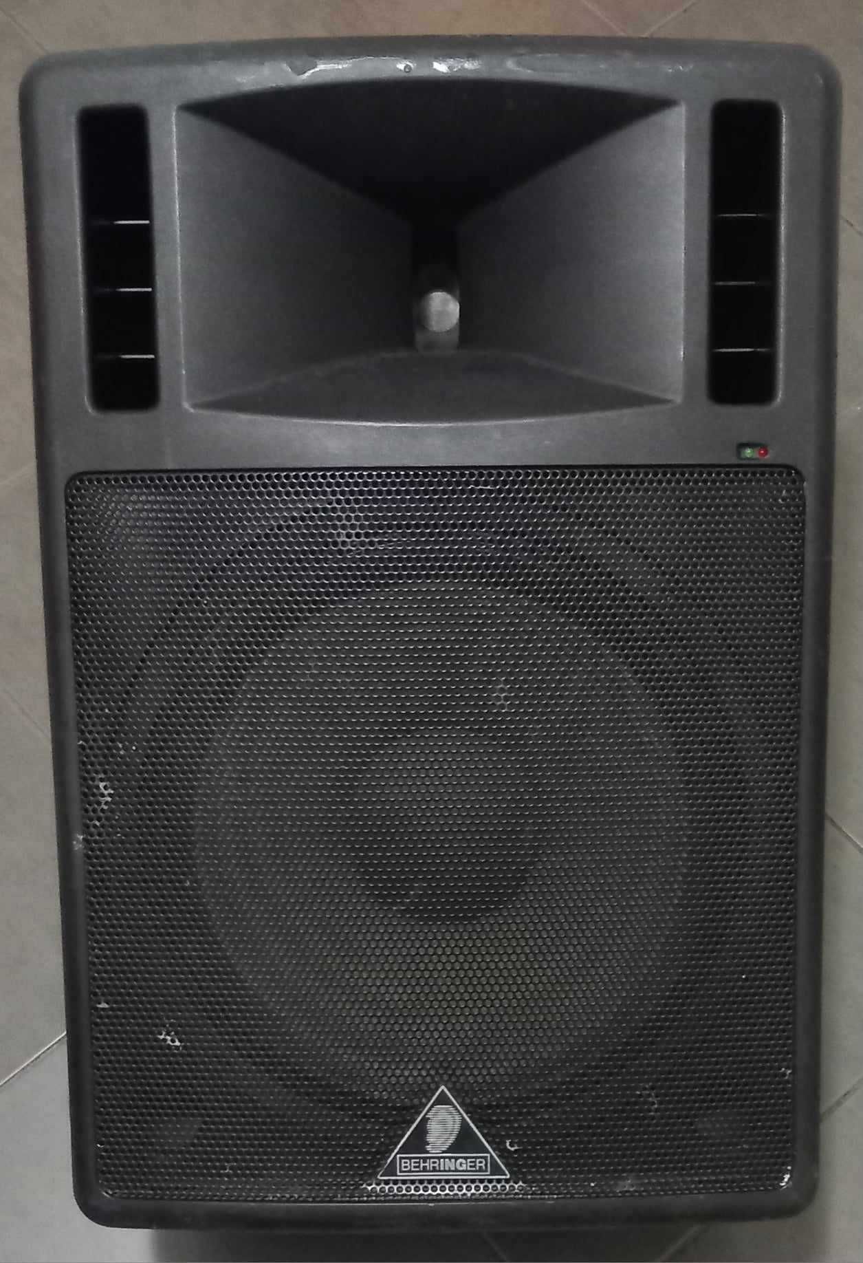 Vand  boxa activa Behringer B 300