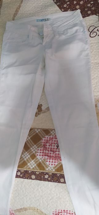 Узим кийган кийимлар. 42 размер куйлаклар, 46 размер шим,.