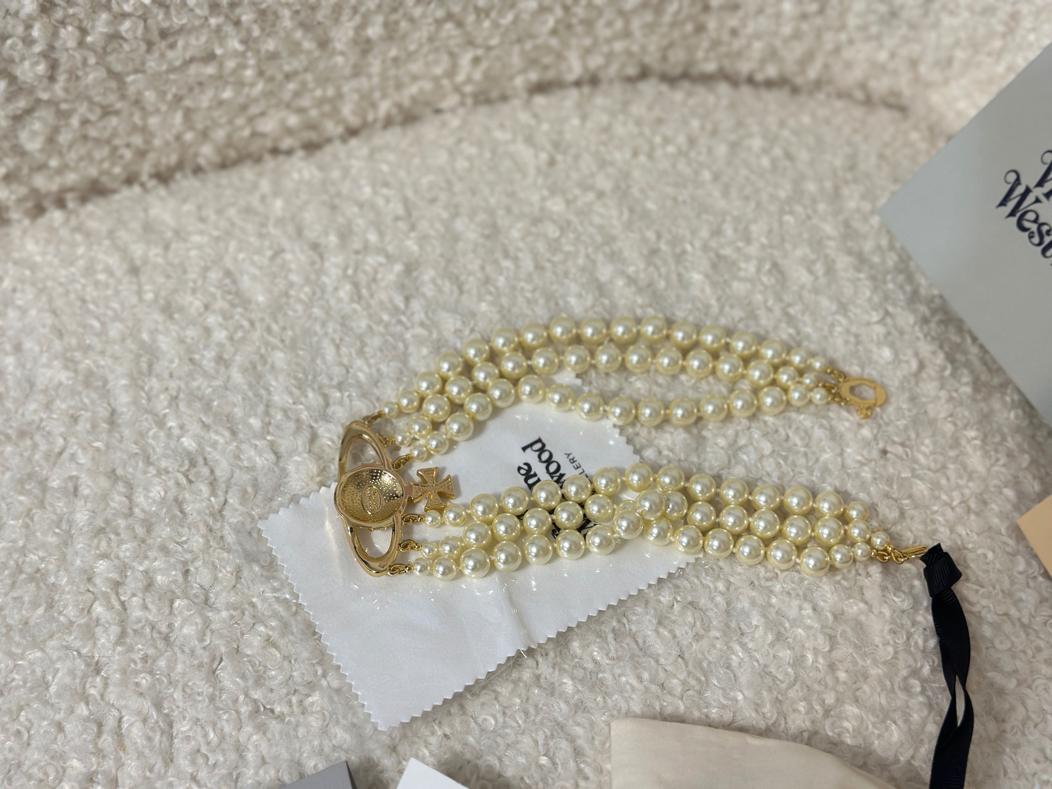 Colier Vivienne Westwood pearl orb auriu 3 randuri
