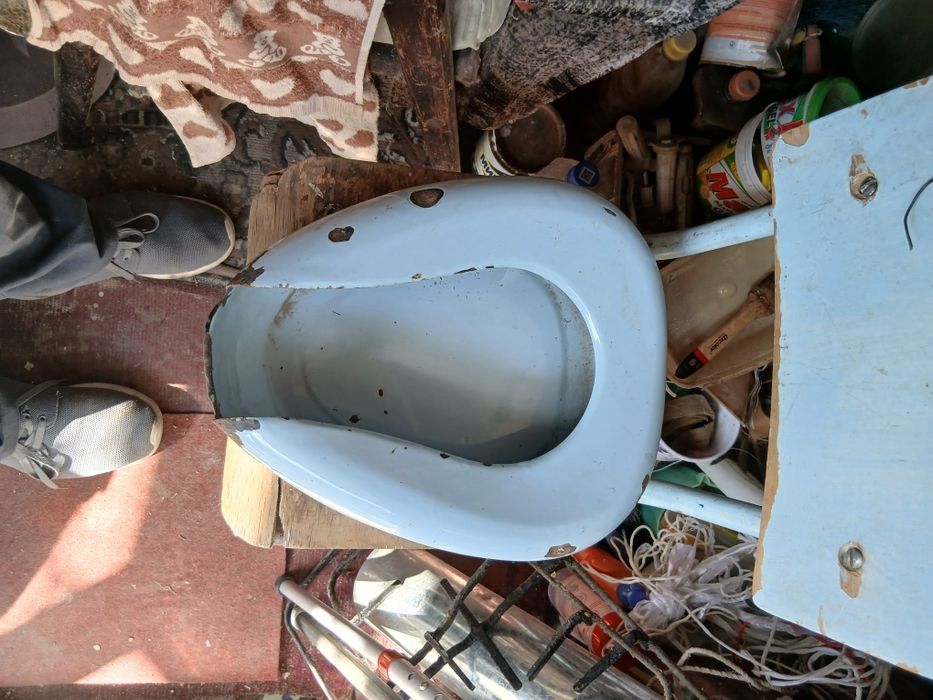 Сутна стекло .  .