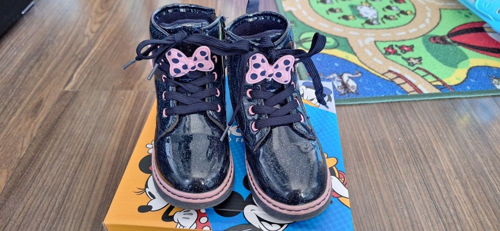 Кокетни лачени ботушки Minnie