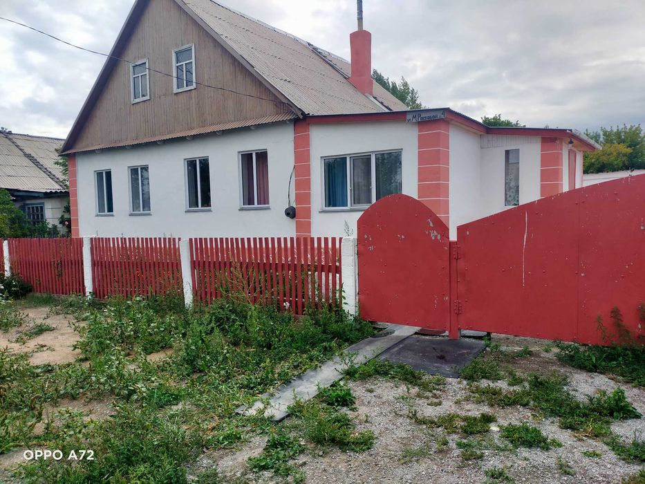 Продается отдельностоящий, уютный 4-х комнатный дом в ЖБИ!!!