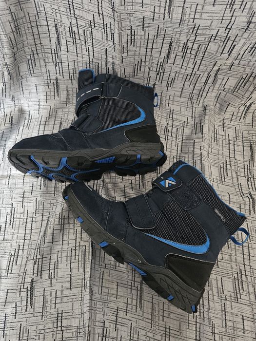 Vand cizme mărimea 37 .